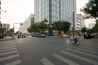 HO CHI MINH CITY, VİETNAM - 29 Mart 2023: Ho Chi Minh City şehir manzarasının sokak seviyesi.