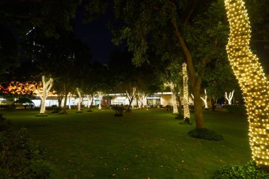 HO CHI MINH CITY, VİETNAM - 29 Mart 2023: Ho Chi Minh City 'deki bir alışveriş merkezinin sokak manzarası