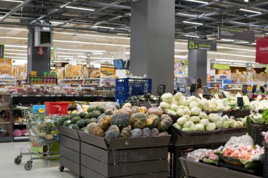 PHUKET, THAILAND - 18 Nisan 2023: Büyük C Extra Phuket 2 'de üretiliyor.