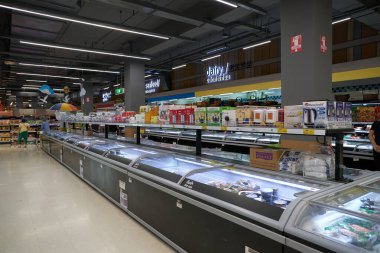 PHUKET, THAILAND - 18 Nisan 2023: Big C Extra Phuket 2 'nin iç çekimi.