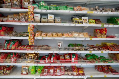 PHUKET, THAILAND - 18 Nisan 2023: Big C Extra Phuket 2 'nin iç çekimi.