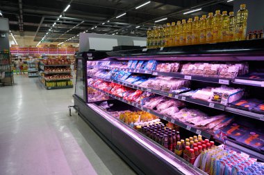 PHUKET, THAILAND - 18 Nisan 2023: Big C Extra Phuket 2 'nin iç çekimi.