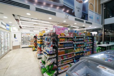 HO CHI MINH CITY, VİETNAM - 29 Mart 2023: GS25 mağazasının içi. GS25 Güney Kore 'de bir market zinciri. 
