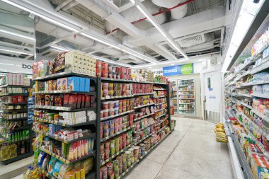 HO CHI MINH CITY, VİETNAM - 29 Mart 2023: GS25 mağazasının içi. GS25 Güney Kore 'de bir market zinciri. 