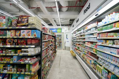 HO CHI MINH CITY, VİETNAM - 29 Mart 2023: GS25 mağazasının içi. GS25 Güney Kore 'de bir market zinciri. 
