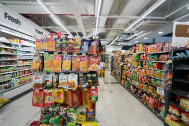 HO CHI MINH CITY, VİETNAM - 29 Mart 2023: GS25 mağazasının içi. GS25 Güney Kore 'de bir market zinciri. 