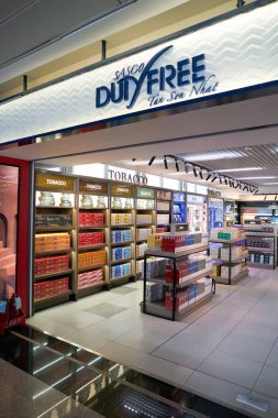 HO CHI MINH CITY, VİETNAM - 30 Mart 2023: Tan Son Nhat Uluslararası Havalimanı 'nda sergilenen mallar.