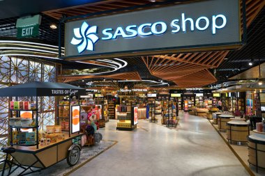 HO CHI MINH CITY, VİETNAM - 30 Mart 2023: Tan Son Nhat Uluslararası Havalimanı içindeki SASCO Shop 'a giriş.