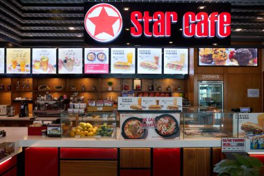 HO CHI MINH CITY, VİETNAM - 30 Mart 2023: Tan Son Nhat Uluslararası Havalimanı içindeki Star Cafe 'nin iç çekimleri.