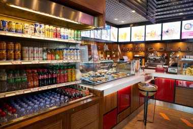 HO CHI MINH CITY, VİETNAM - 30 Mart 2023: Tan Son Nhat Uluslararası Havalimanı içindeki Star Cafe 'nin iç çekimleri.