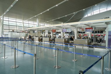 PHUKET, THAILAND - MAYIS 09, 2023: Phuket Uluslararası Havaalanı 'na giriş alanı.