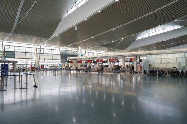 PHUKET, THAILAND - MAYIS 09, 2023: Phuket Uluslararası Havaalanı 'na giriş alanı.