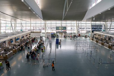 PHUKET, THAILAND - MAYIS 09, 2023: Phuket Uluslararası Havaalanı 'na giriş alanı.