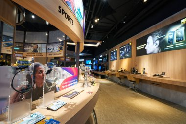 KUALA LUMPUR, MALAYSIA - 27 Mayıs 2023: Sony Store 'un LaLaport Bukit Bintang Şehir Merkezi' ndeki iç çekimi.