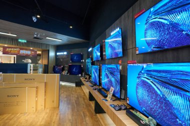 KUALA LUMPUR, MALAYSIA - 27 Mayıs 2023: Sony Store 'un LaLaport Bukit Bintang Şehir Merkezi' ndeki iç çekimi.