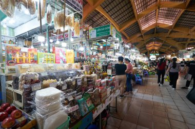 HO CHI MINH CITY, VİETNAM - 26 Mart 2023: Ho Chi Minh City 'deki Ben Thanh Market' in içinde.