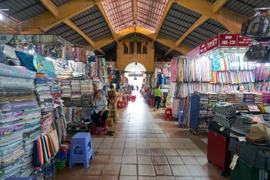 HO CHI MINH CITY, VİETNAM - 26 Mart 2023: Ho Chi Minh City 'deki Ben Thanh Market' in içinde.