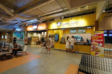 KUALA LUMPUR, MALAYSIA - 27 Mayıs 2023: LaLaport Bukit Şehir Merkezi Alışveriş Merkezi 'ndeki Garden Dining Food Court' un iç çekimi. 