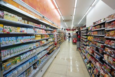 HO CHI MINH ŞEHRİ, VİETNAM - 26 Mart 2023: Circle K bakkalının içi.