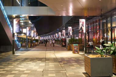 KUALA LUMPUR, MALAYSIA - 27 Mayıs 2023: Bukit Bintang Şehir Merkezi 'ndeki Gurme Caddesi sokak manzarası.