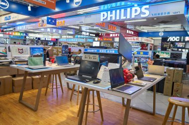 ŞENZHEN, ÇİN - 21 Kasım 2019: Shenzhen 'deki Seg Elektronik Pazarı.