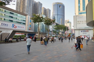 ŞENZHEN, ÇİN - 21 Kasım 2019: Shenzhen sokak manzarası.