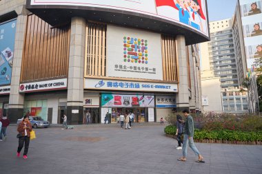 SHENZHEN, ÇİN - 21 Kasım 2019: Shenzhen 'deki Seg Elektronik Pazarı' nın dış çekimi.