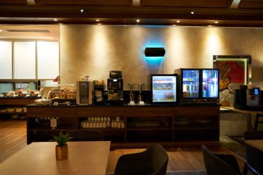 KUALA LUMPUR, MALAYSIA - CIRCA MAYIS, 2023: Kuala Lumpur Uluslararası Havalimanı 'ndaki Sky Suite Lounge KLIA Terminal 1' in iç çekimi.