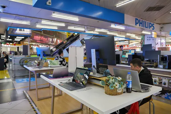 stock image SHENZHEN, CHINA - NOVEMBER 21, 2019: goods on display at Seg Electronics Market in Shenzhen.