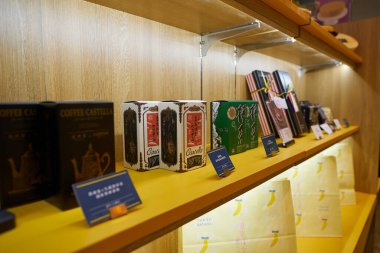 HONG KONG, ÇİN - 04 Aralık 2023 New Town Plaza alışveriş merkezinde ay çöreği.