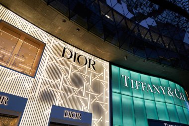 SINGAPORE - Kasım 06, 2023: Singapur 'daki ION Orchard' ın dış çekimi.