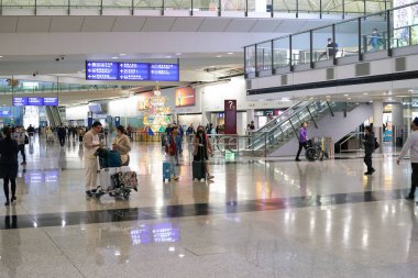 HONG KONG, ÇİN - 04 Aralık 2023: Hong Kong Uluslararası Havaalanı 'nın içi.