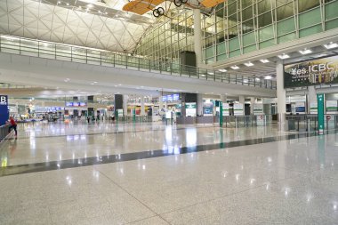 HONG KONG, ÇİN - 04 Aralık 2023: Hong Kong Uluslararası Havaalanı 'nın içi.