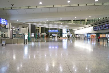 HONG KONG, ÇİN - 04 Aralık 2023: Hong Kong Uluslararası Havaalanı B varış salonu.