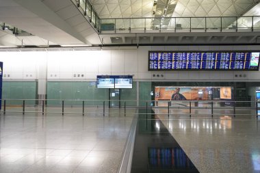HONG KONG, ÇİN - 04 Aralık 2023: Hong Kong Uluslararası Havaalanı 'ndaki A varış salonu.