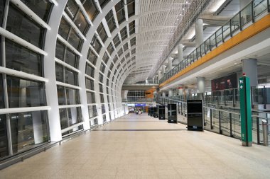 HONG KONG, ÇİN - 04 Aralık 2023: Hong Kong Uluslararası Havaalanı 'nın içi.