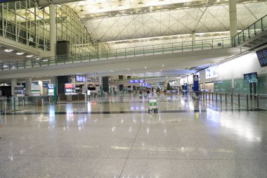HONG KONG, ÇİN - 04 Aralık 2023: Hong Kong Uluslararası Havaalanı 'nın içi.