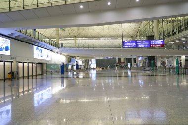 HONG KONG, ÇİN - 04 Aralık 2023: Hong Kong Uluslararası Havaalanı 'nın içi.