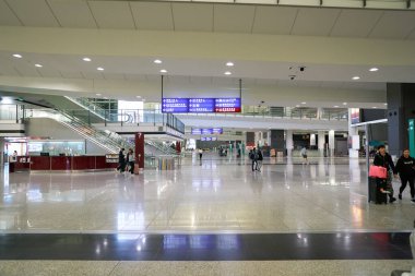 HONG KONG, ÇİN - 04 Aralık 2023: Hong Kong Uluslararası Havaalanı 'nın içi.