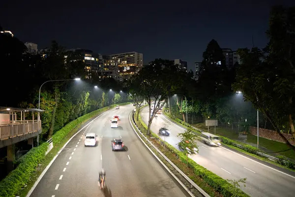 SINGAPORE - Kasım 06, 2023: Singapur 'da gece manzarası.