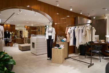 SINGAPORE - Kasım 06, 2023: Paragon 'daki Dolap Dükkanı' nın içi. Paragon, Singapur 'un Orchard Road bölgesinde bulunan bir alışveriş merkezidir..