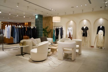 SINGAPORE - Kasım 06, 2023: Paragon 'daki Dolap Dükkanı' nın içi. Paragon, Singapur 'un Orchard Road bölgesinde bulunan bir alışveriş merkezidir..