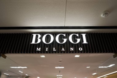 SINGAPORE - 06, 2023 Boggi Milano Paragon 'daki mağaza girişini imzaladı. Paragon, Singapur 'un Orchard Road bölgesinde bulunan bir alışveriş merkezidir..