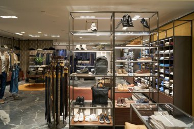 SINGAPORE - 06, 2023: Paragon 'daki Boggi Milano mağazası. Paragon, Singapur 'un Orchard Road bölgesinde bulunan bir alışveriş merkezidir..