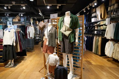 SINGAPORE - Kasım 06, 2023: Singapur 'daki Muji mağazasının içi.