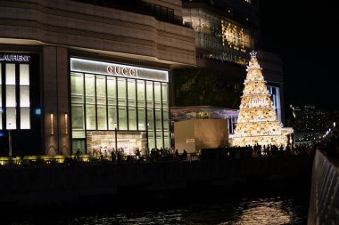 HONG KONG, ÇİN - 07 Aralık 2023: Hong Kong 'daki K11 MUSEA sokak manzarası.