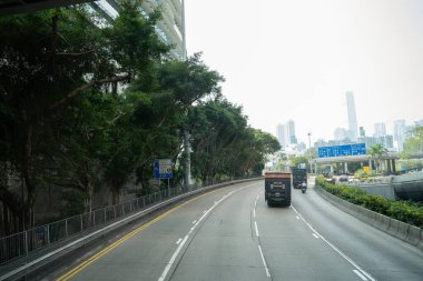 HONG KONG, ÇİN - 05 Aralık 2023: Gündüz vakti Hong Kong şehir manzarası.