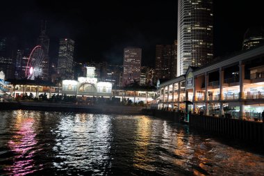 HONG KONG, ÇİN - 06 Aralık 2023: Hong Kong 'daki 4. nesil Star Ferry Rıhtımı' nın kuzey cephesi.