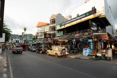 PHUKET, THAILAND - MAYIS 04, 2023: Gündüz Patong şehir manzarası.