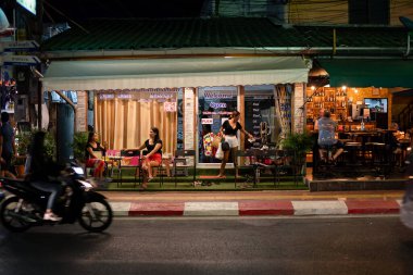 PHUKET, THAILAND - 25 Nisan 2023: Patong, Phuket 'te Tayland Masajı için bir yer.